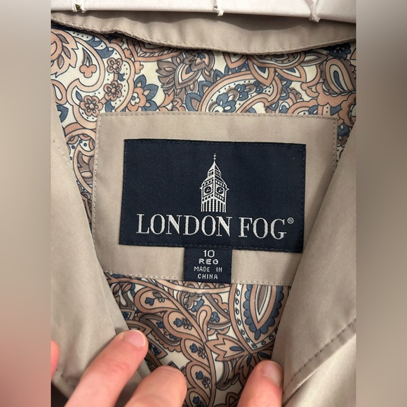 LONDON FOG - Women’s Long Trench Coat with removal inner liner -Tan - Picture 3 of 16